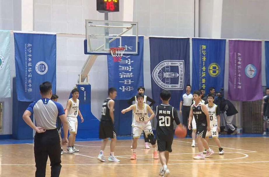 推动全员文体 长沙市高中班级篮球联赛决赛开赛