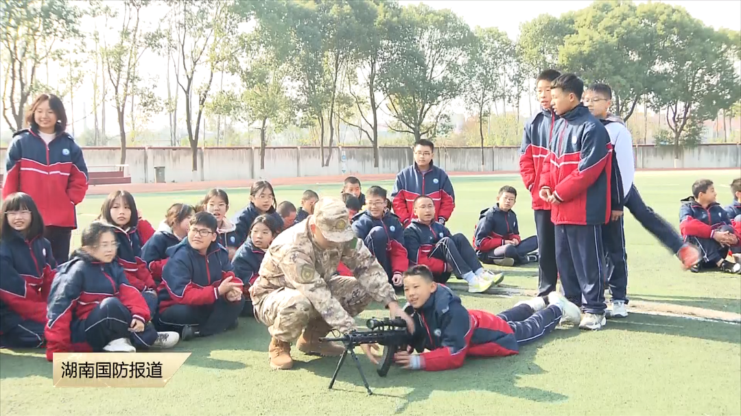国防教育宣讲队进校园 青少年直呼“酷”