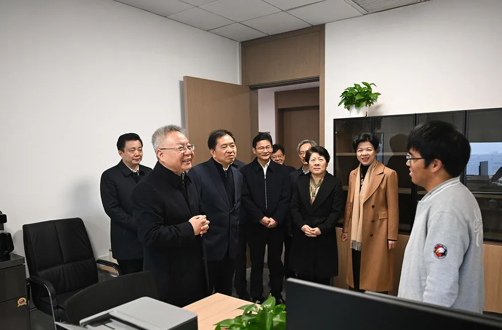 沈晓明调研岳麓山实验室并主持召开座谈会