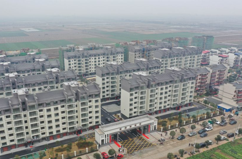 湖南华容团洲垸首批居民迁建安置房交付