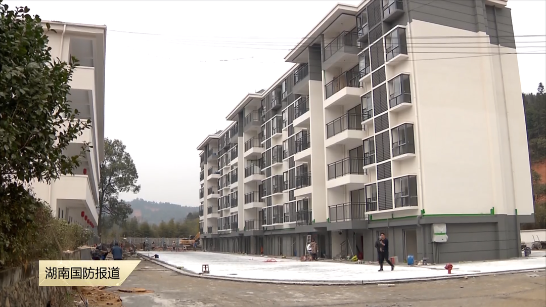 郴州资兴市：八面山新房落成 挂起了红灯笼