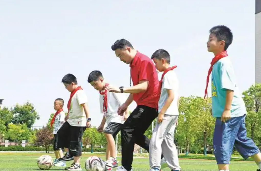 教育部教师工作司负责人就《教育部关于加强新时代中小学体育教师队伍建设若干举措的通知》答记者问