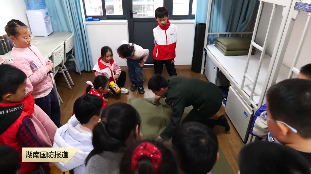 中小学生走进国防科技大学——感受军校魅力 厚植爱国情怀