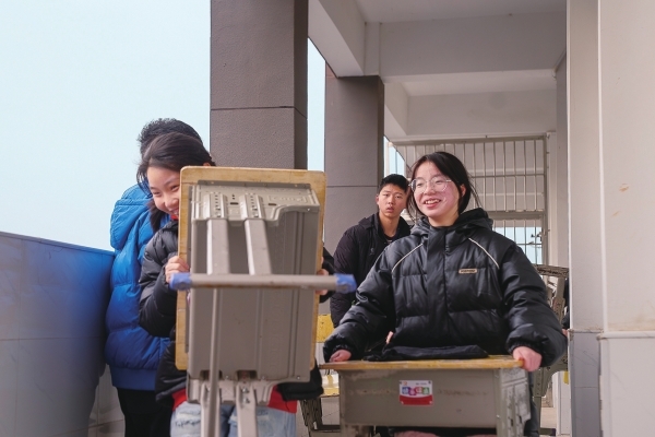 岳阳市华容县团洲学校406名学生开学报到