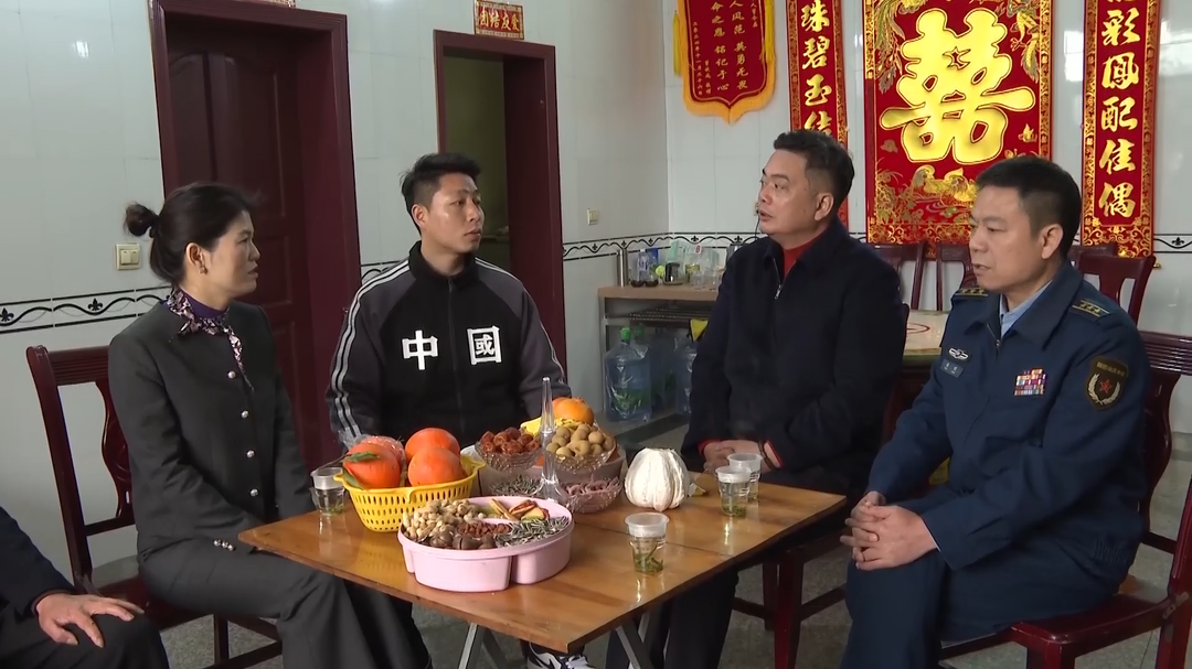 车辆自燃  “95后”军人果断出手