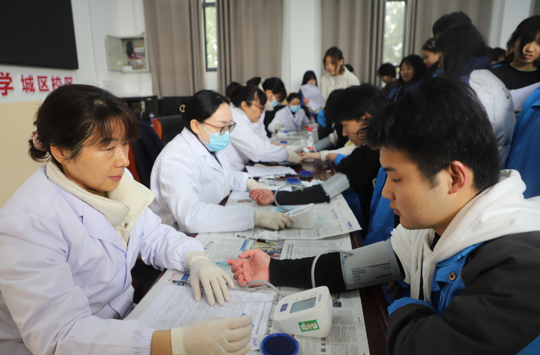 3月高考热点：各省公布高招规定、高考体检、高职单招测试