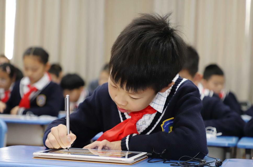 《人民日报》评论：更好发挥教育的支撑作用