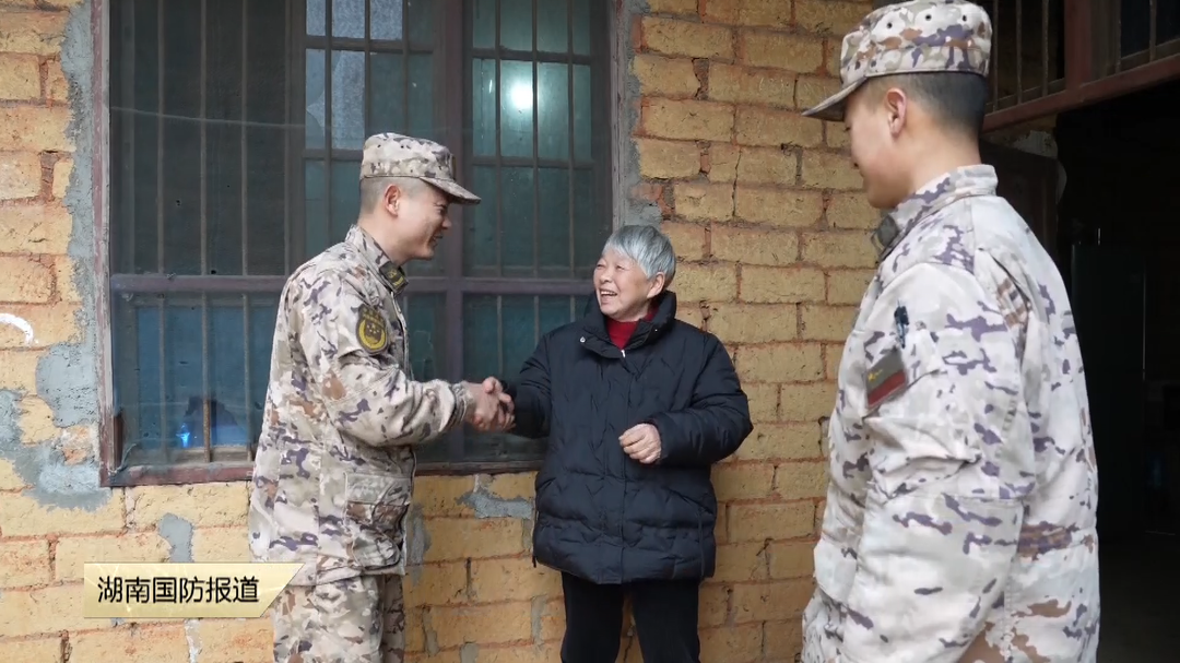 雷锋在我们身边（四） ——武警望城中队这名战士13年免费为驻地百姓修家电