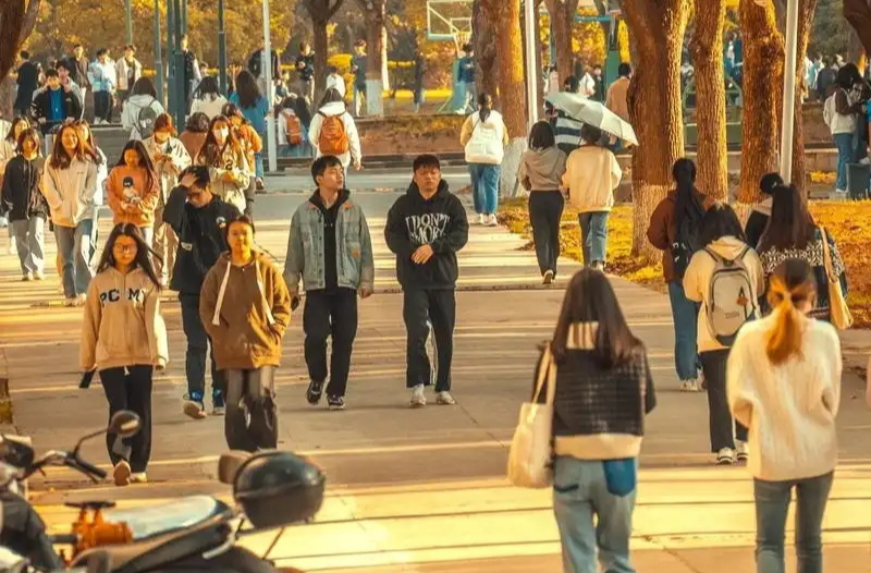 100万！“悄悄”打进餐卡！“别人家的学长学姐”加餐了