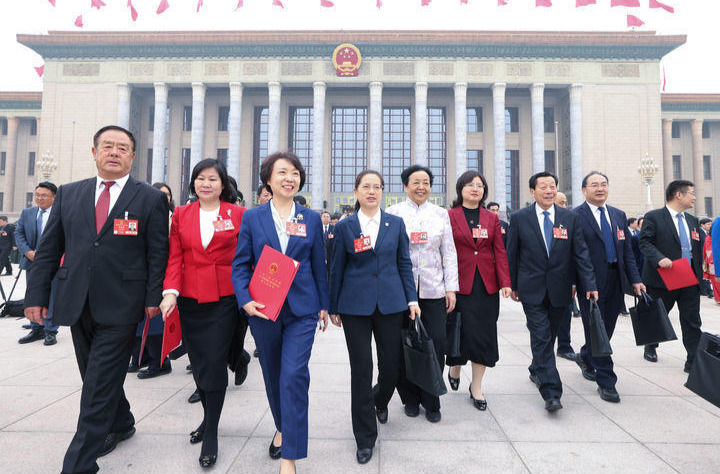 逐梦春天里 同心向未来——十四届全国人大三次会议闭幕侧记