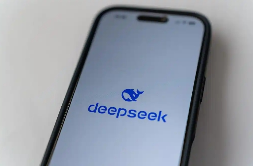 中小学生用DeepSeek修改作文引发热议 是“智” 援写作，还是 “偷” 走创造力？