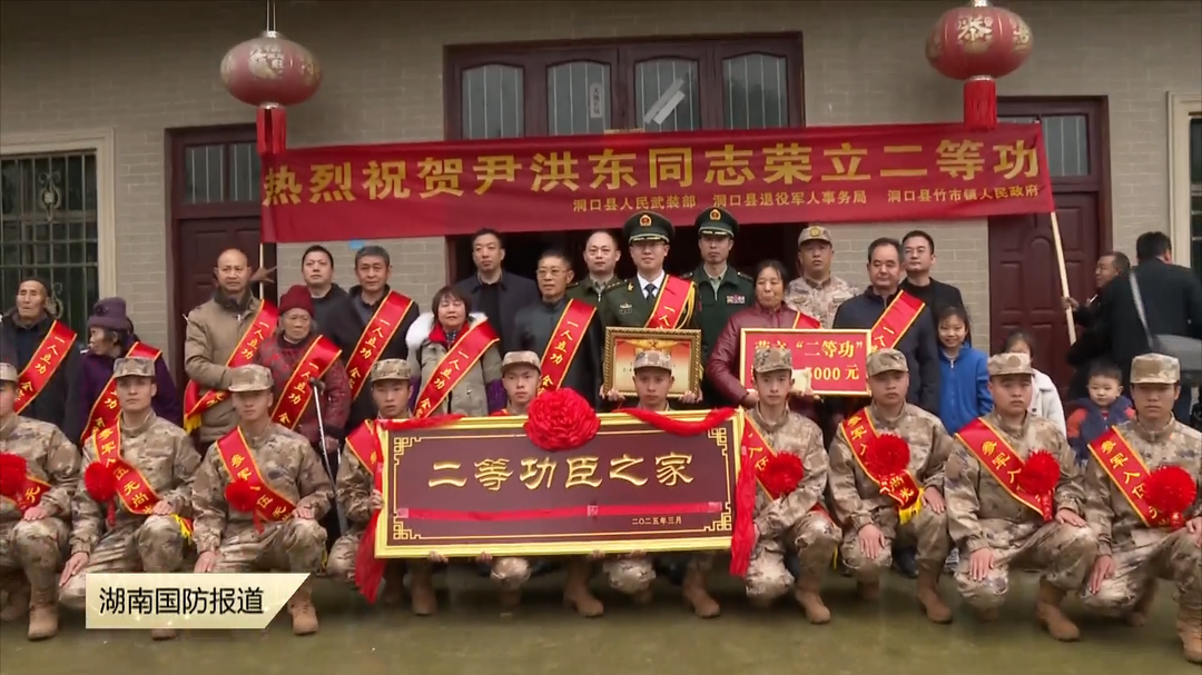 “戎”耀时刻 新兵见证喜报送到家门口