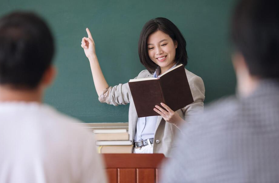 着力推动高水平大学开展教师教育