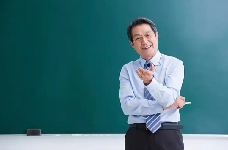 给教师营造愉快的工作环境