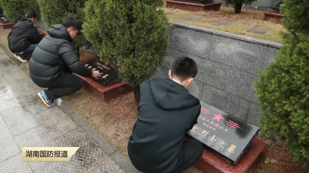 岳阳——师生走进烈士陵园“触摸”历史 汲取前行力量