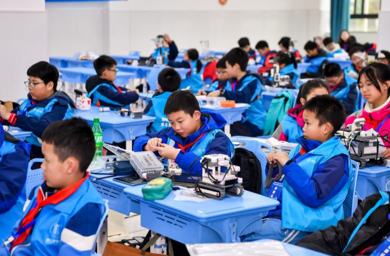湖南湘江新区：351位少年AI竞技