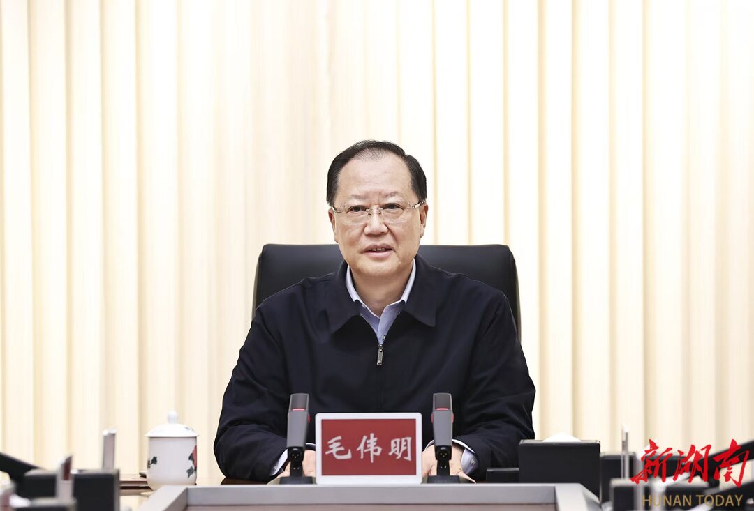 毛伟明主持省政府党组会议 部署开展深入贯彻中央八项规定精神学习教育