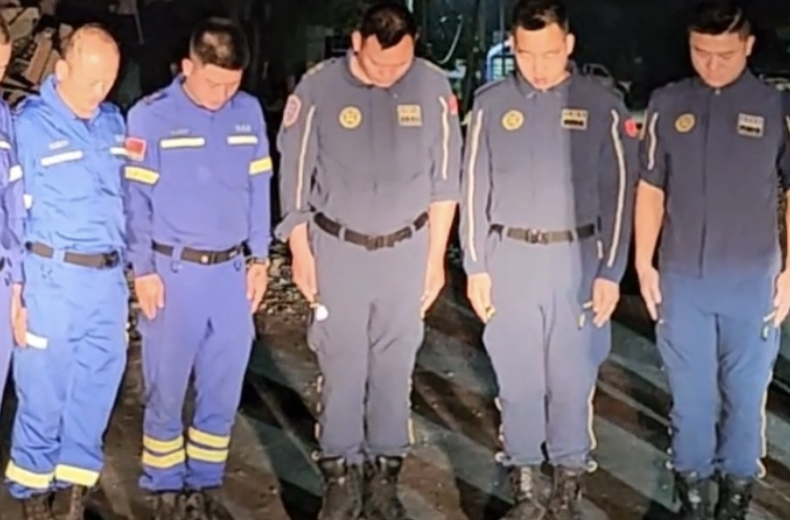 长沙岳麓蓝天救援队首批队员撤离缅甸震区