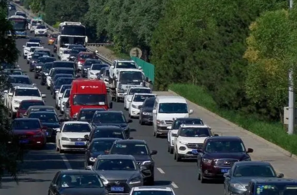 截至4日8时，湖南以下高速公路车流量大