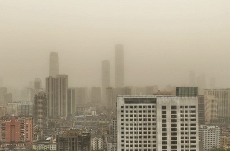 沙尘吹到湖南来了，外出需严加防范