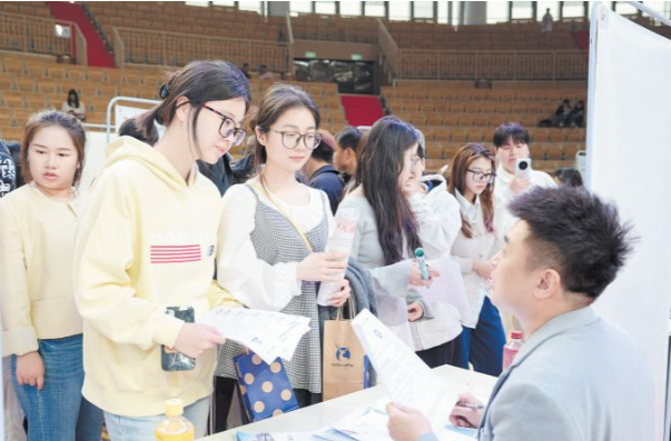 低空经济、新能源车等领域人才需求火热 长沙春招“新意”满满