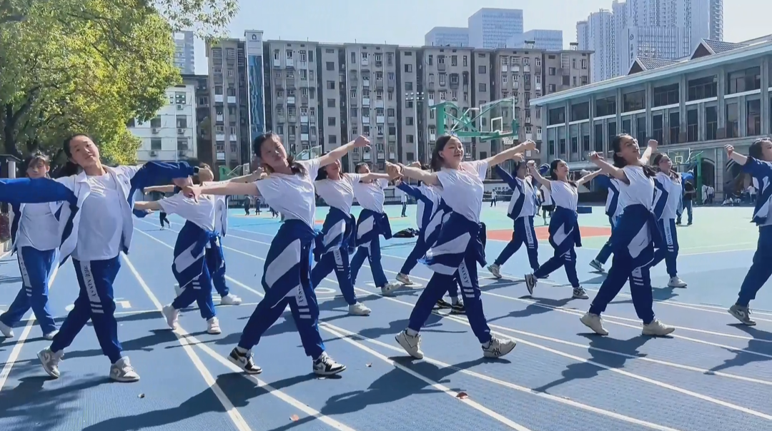 长沙：民族风“吹”进校园 中学生课间舞火爆出圈
