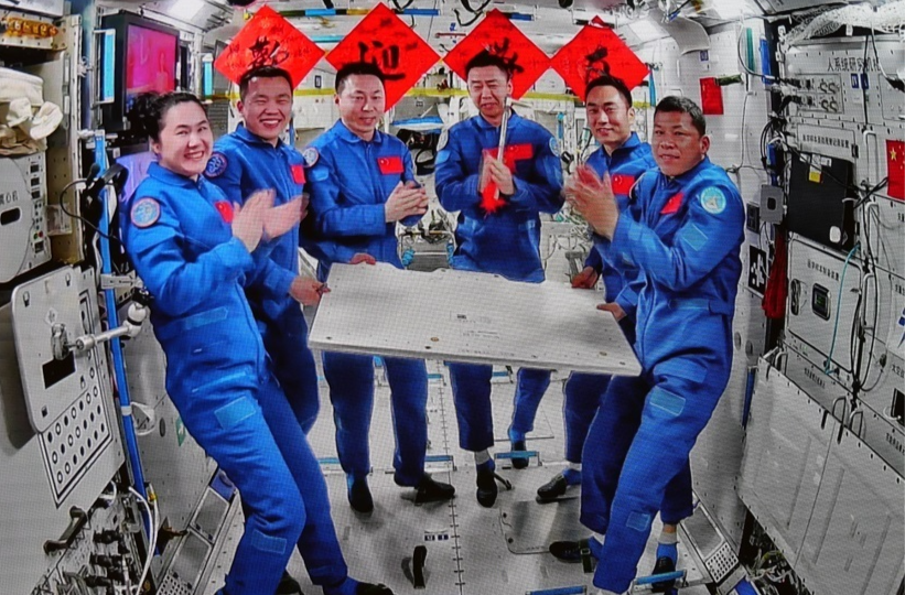 “太空交接”完成 神十九乘组将于4月29日返回地球