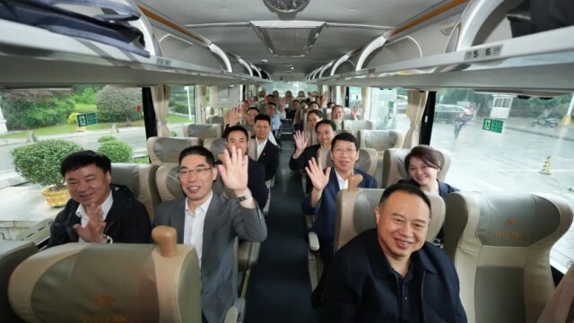 湖南84名全国劳模和先进工作者赴京接受表彰