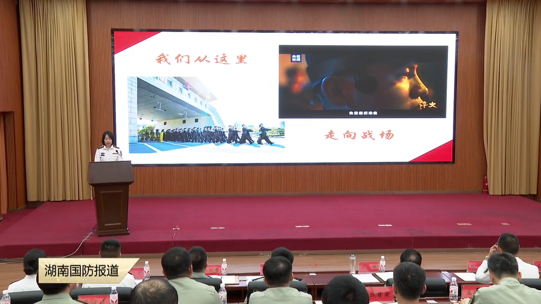 深蓝浪花遇见科研星光 ——长沙舰官兵与国防科大硕博生开展青春对话