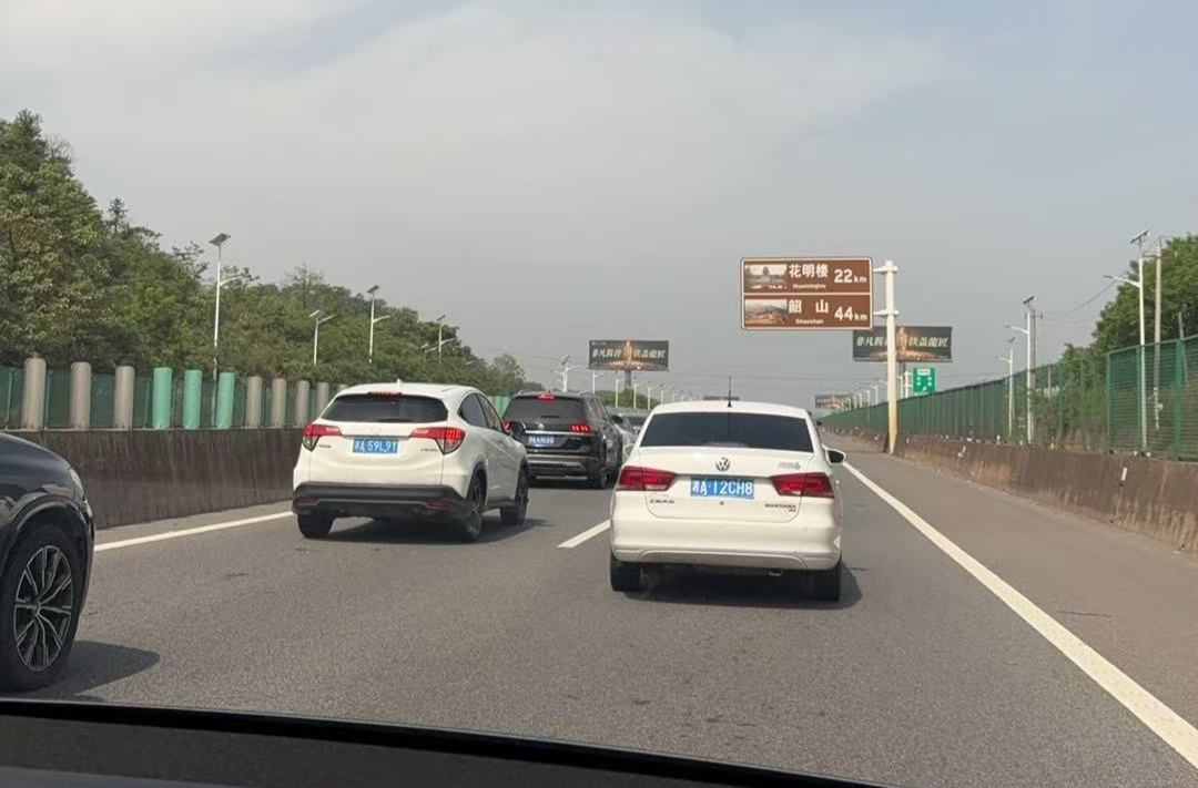 截至1日12时，湖南以下高速公路车流量大