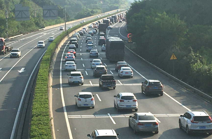 截至5月2日17时 湖南以下高速公路通行缓慢→