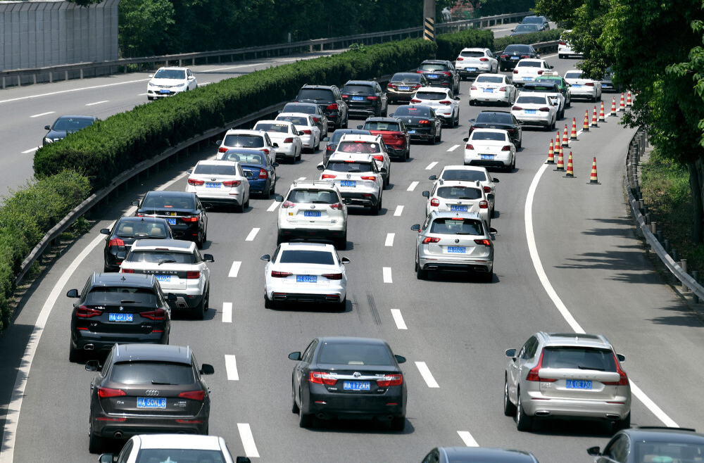 截至3日15时，湖南以下高速公路车流量大