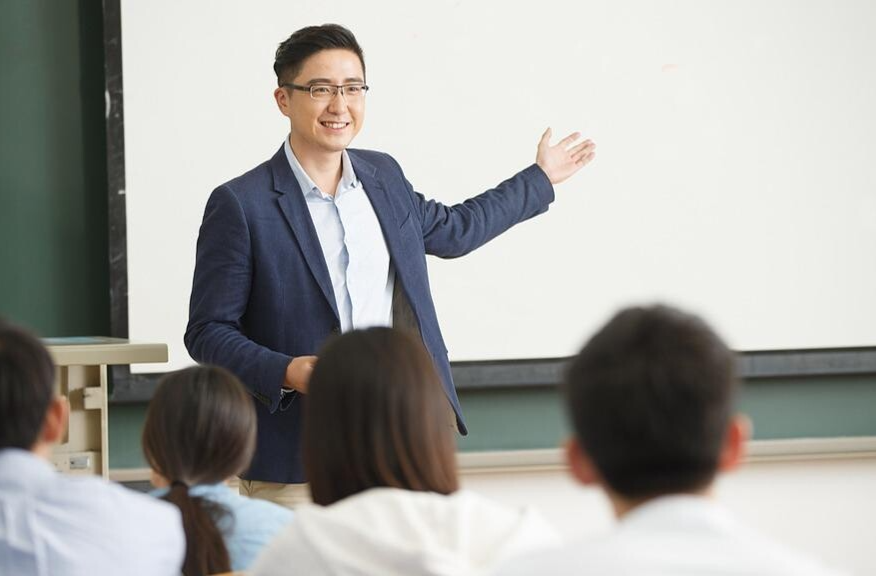 培養(yǎng)基本功扎實的新時代好老師