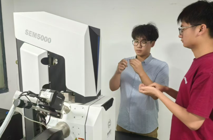 这届年轻人有多硬核？湖南大学生造出“芯片缝纫针”，打破技术垄断