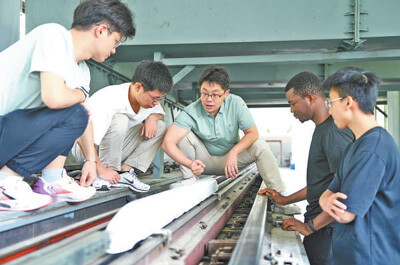 人民日报看湖南｜中南大学创新团队助力中国高铁又快又稳