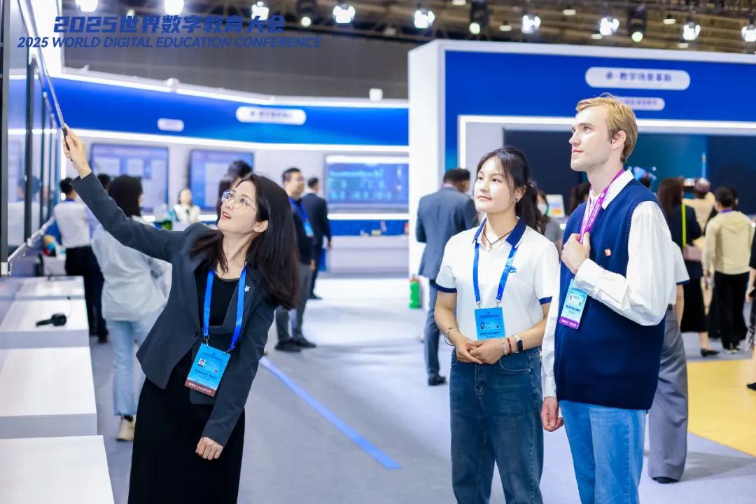 2025世界数字教育大会述评：让智慧之光永驻教育星空