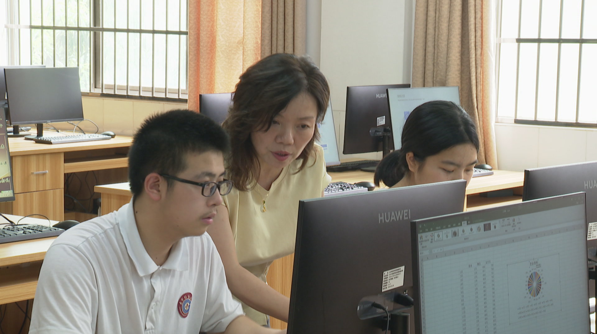 用数字解码商业世界 中职少年兰棋登上《人民日报》