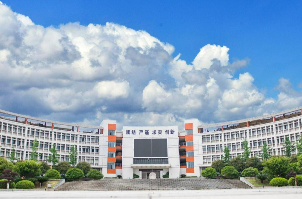 2024易班优秀案例：建成“咸甜”适中的“一班一团一社区” 爱国主义教育易班工作新样态