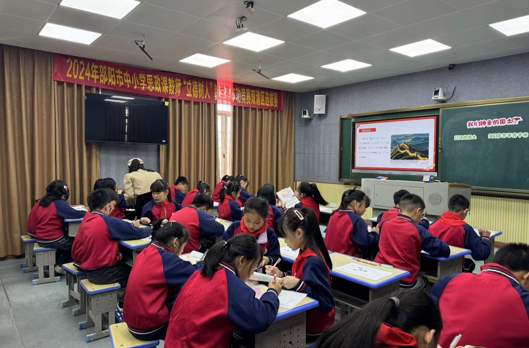 中小学思政课建设工作座谈会召开