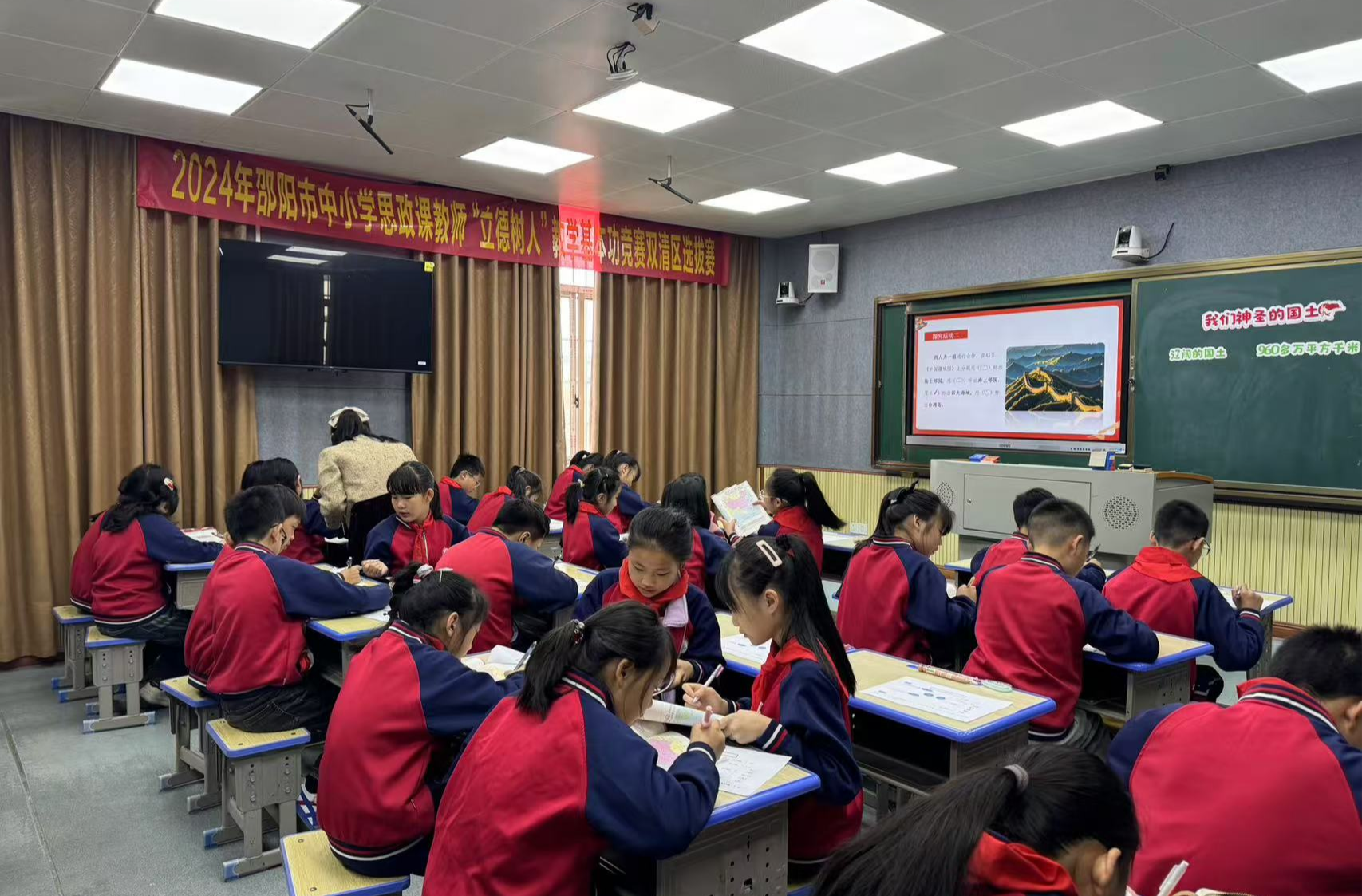 中小學(xué)思政課建設(shè)工作座談會召開
