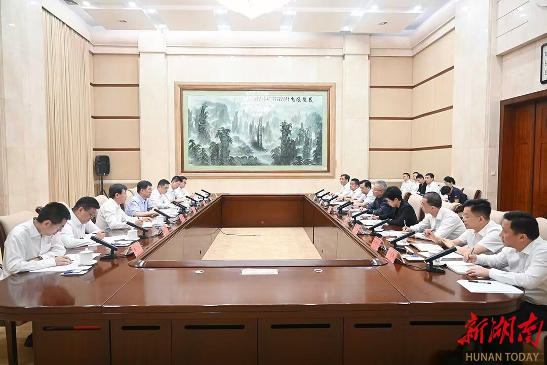 沈晓明与共青团中央书记处第一书记阿东一行会谈