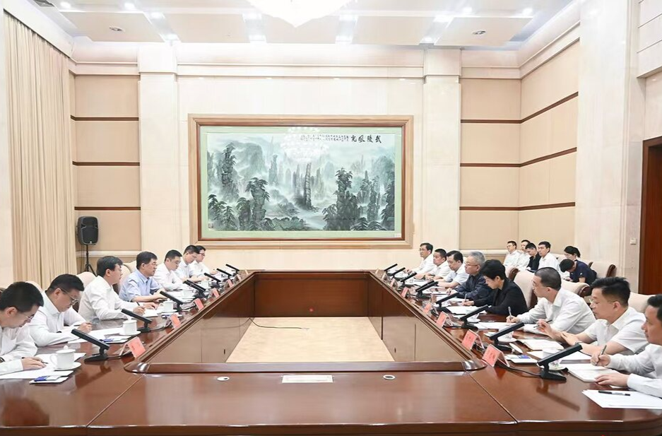 沈晓明与共青团中央书记处第一书记阿东一行会谈