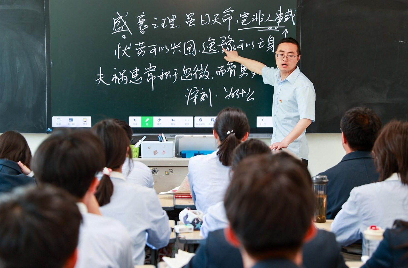 高中学位扩容是改革良机