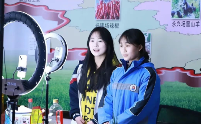 农产品火了 就业路宽了——湖南泸溪第一职中实战式培养高质量电商人才