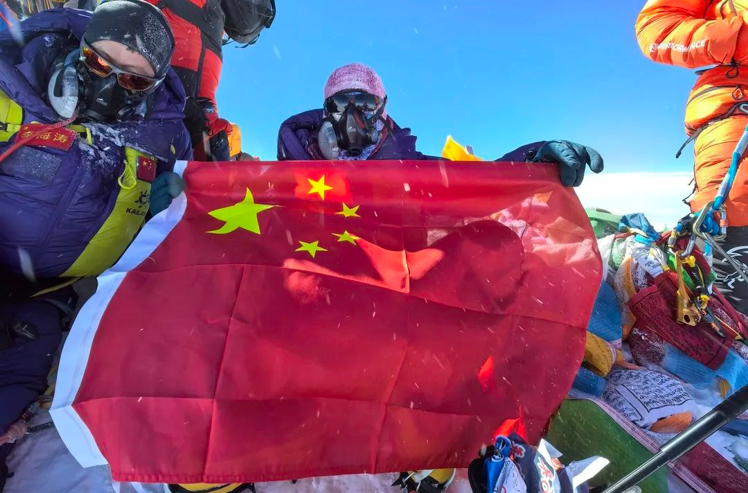 湖南第一人！长沙女攀登者唐玲完成珠峰“南北双登”