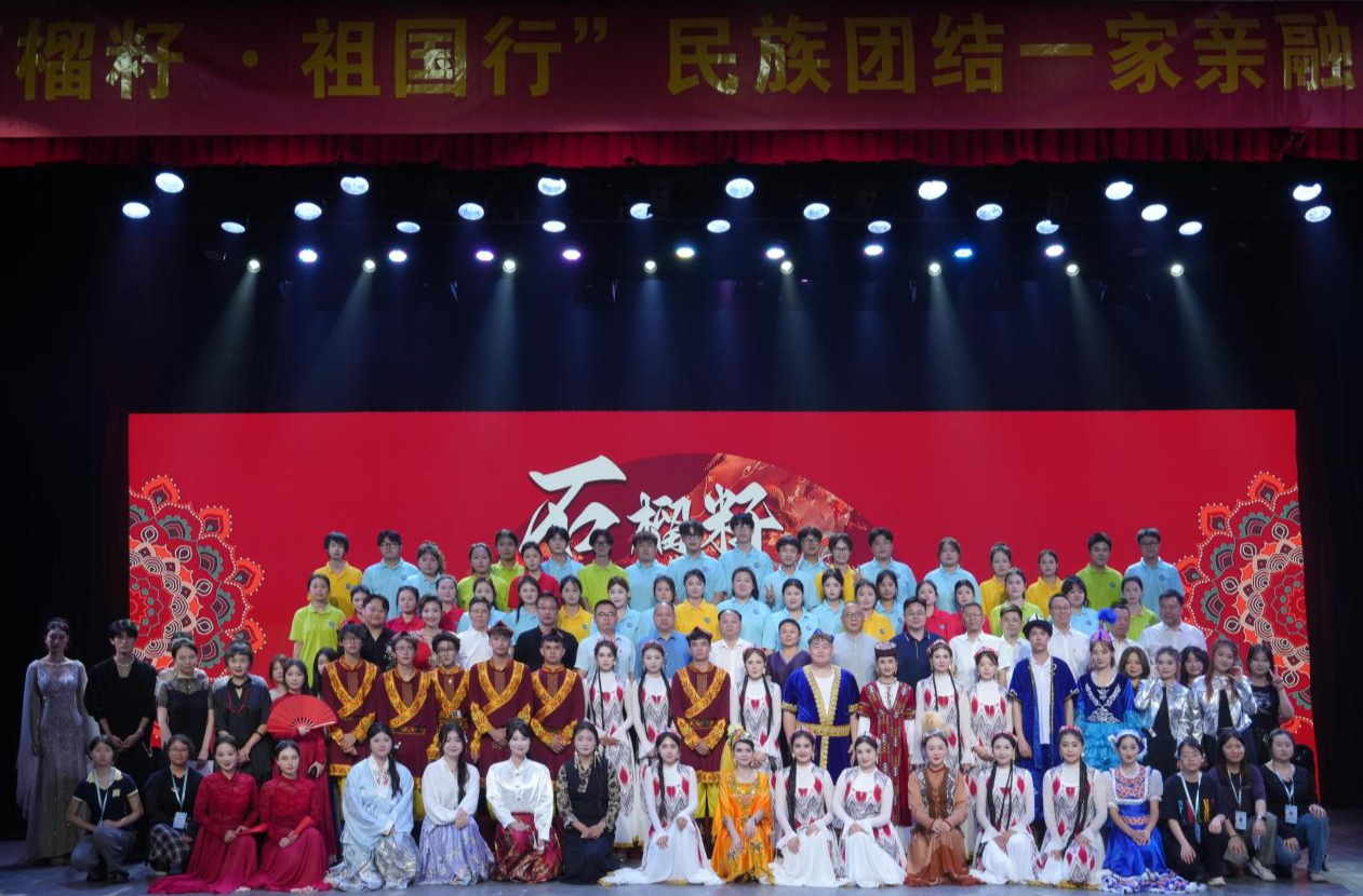 以传媒艺术为媒 共叙民族团结情——吐鲁番青年学生赴湖南大众传媒职院开展“石榴籽·祖国行”交流活动