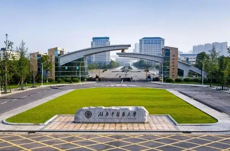湖南中医药大学 ：千亩艾田变身农户“聚宝盆”，万份健康暖民心