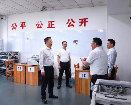 夏智伦到省教育考试院检查高考准备工作