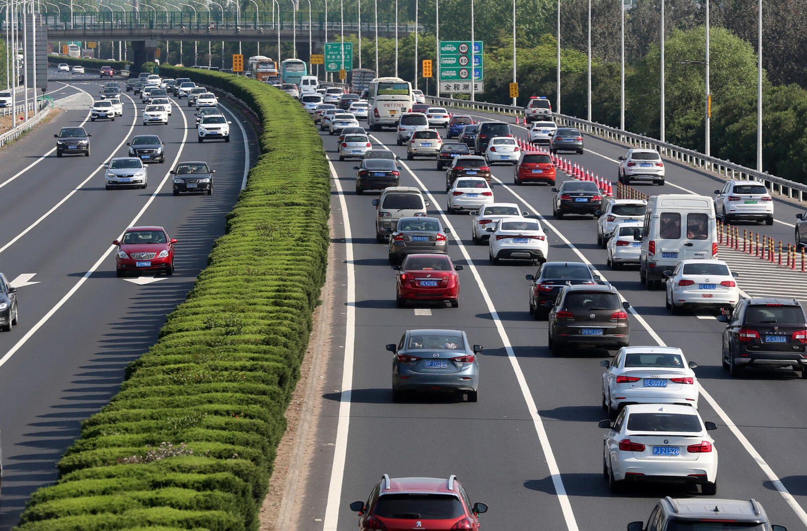 截至30日17时，湖南以下路段高速公路车流量大