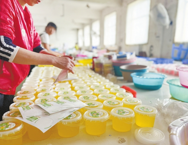 “解压神器”水晶泥，孩子能放心玩吗？